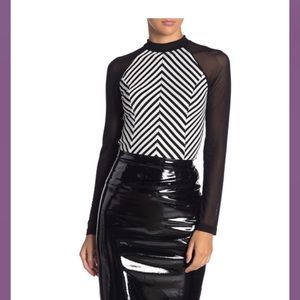 Zigzag front with see-through sleeve top